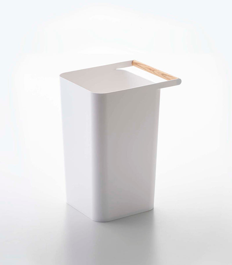 Prop photo showing Trash Can with various props.